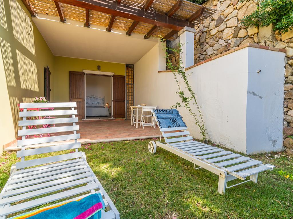 Ollastu Apartments Villasimius Exteriör bild